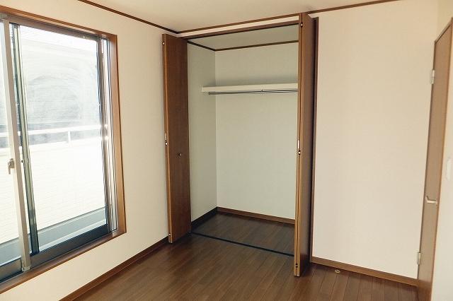 Receipt. Indoor (November 23, 2013) Shooting All room with storage!