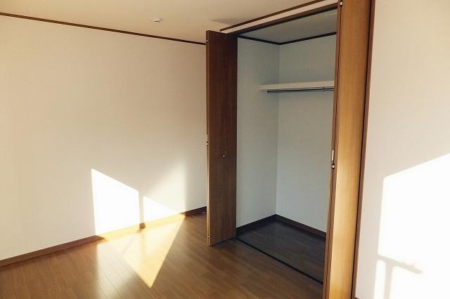 Receipt. Indoor (November 23, 2013) Shooting All room with storage!