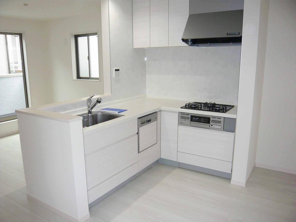 Kitchen. Indoor (12 May 2013) Shooting