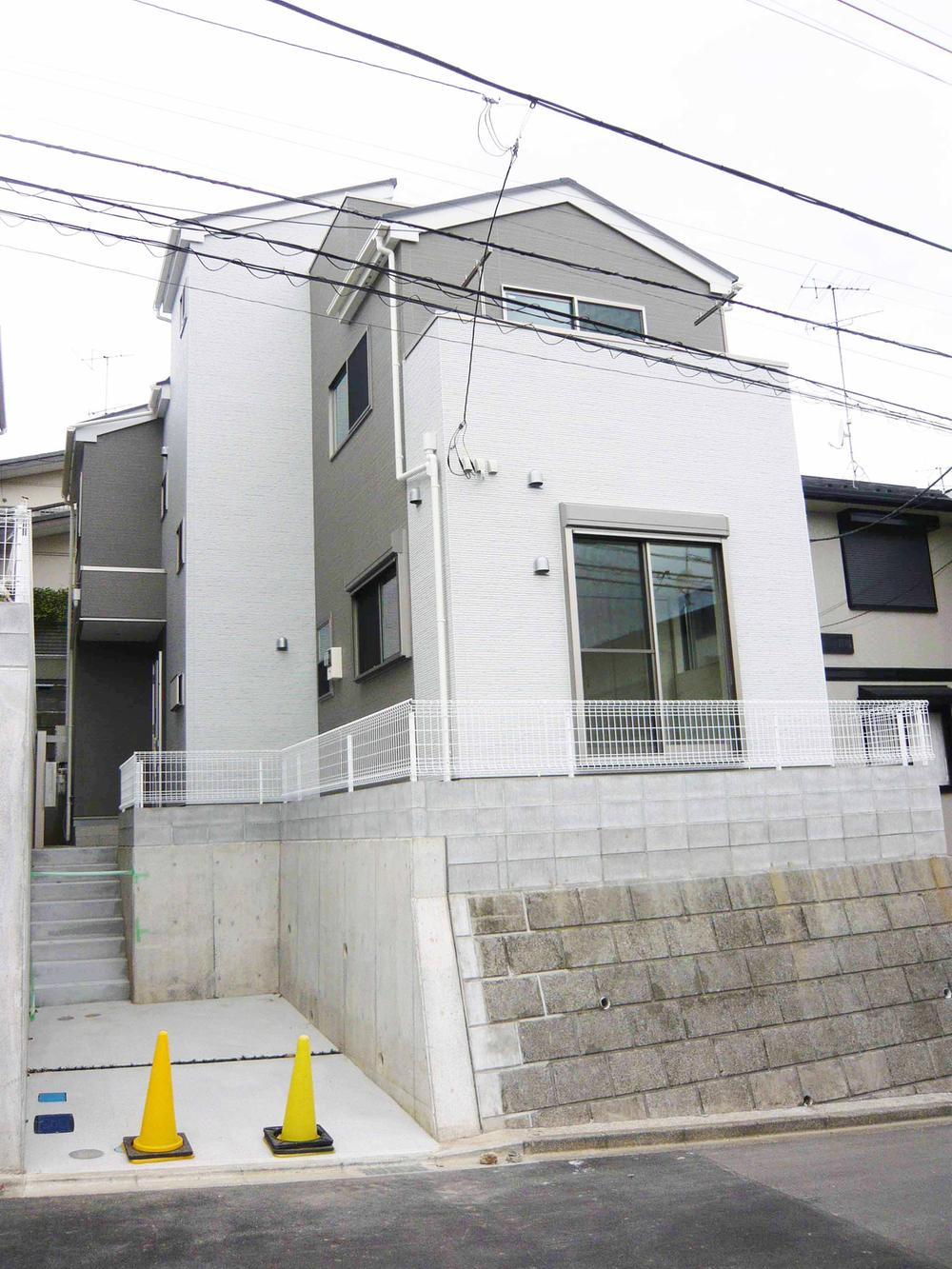 Local appearance photo. Local (12 May 2013) Shooting