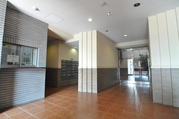 Entrance. Common areas