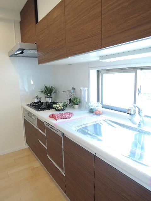 Kitchen. There are 3.4 Pledge window dishwasher you can ventilation