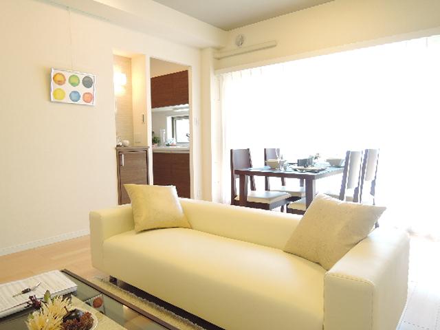 Living. With happy furniture