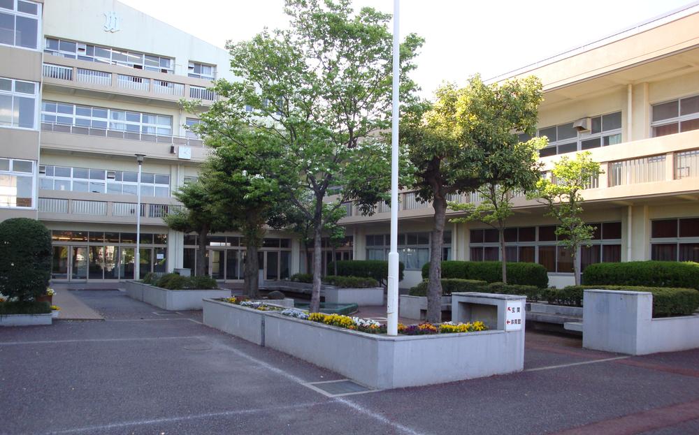 Junior high school. 1149m to Yokohama Municipal Nishitani junior high school