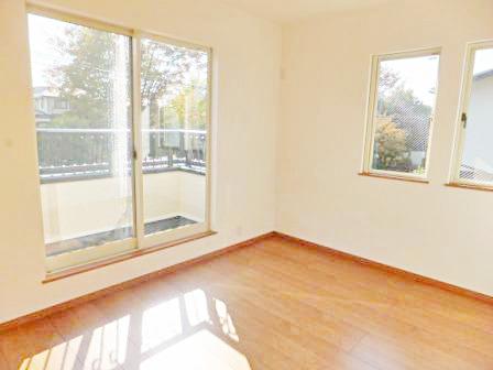 Non-living room. Indoor (11 May 2013) Shooting A Western-style Building