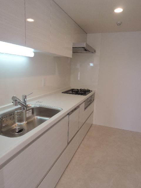 Kitchen. 4.3 Pledge Spacious kitchen