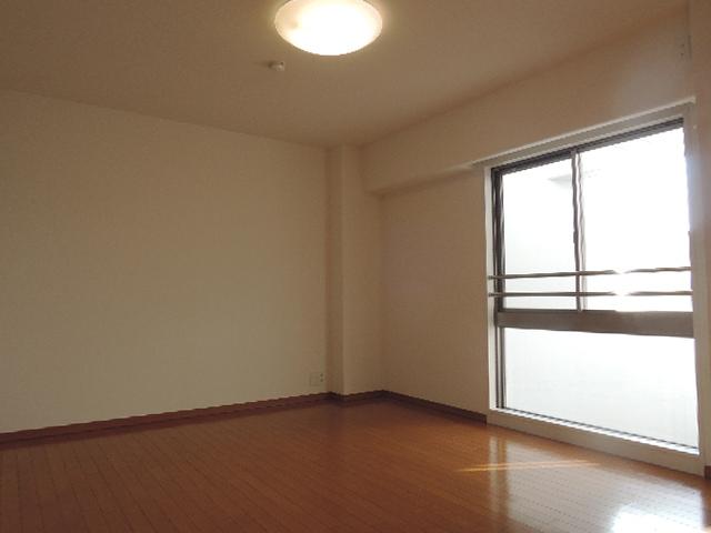 Non-living room. 9.6 Pledge