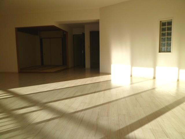 Living. Bright and airy living room