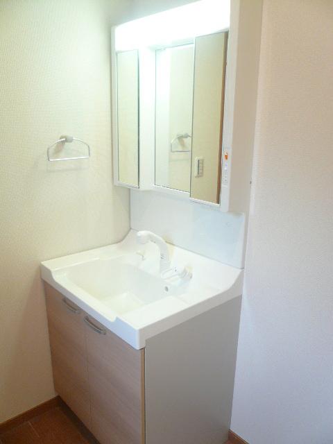 Wash basin, toilet. Interior