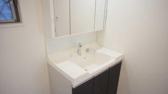 Wash basin, toilet. bathroom