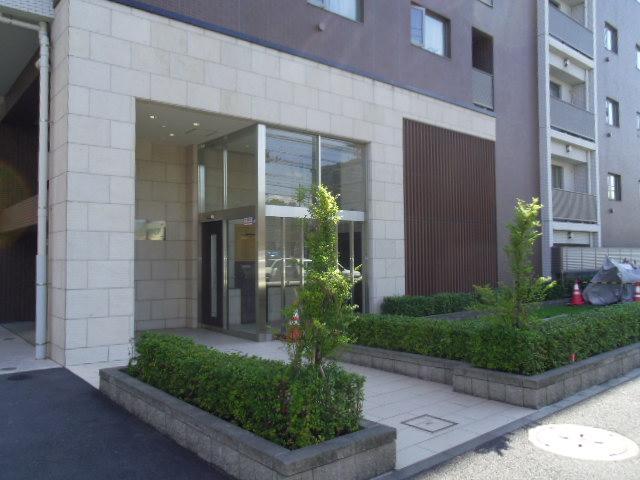 Entrance. Luxurious entrance