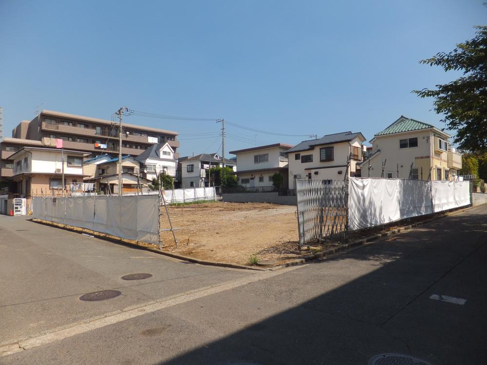 Local photos, including front road. Shoot the subdivision from the west road (September 2013)