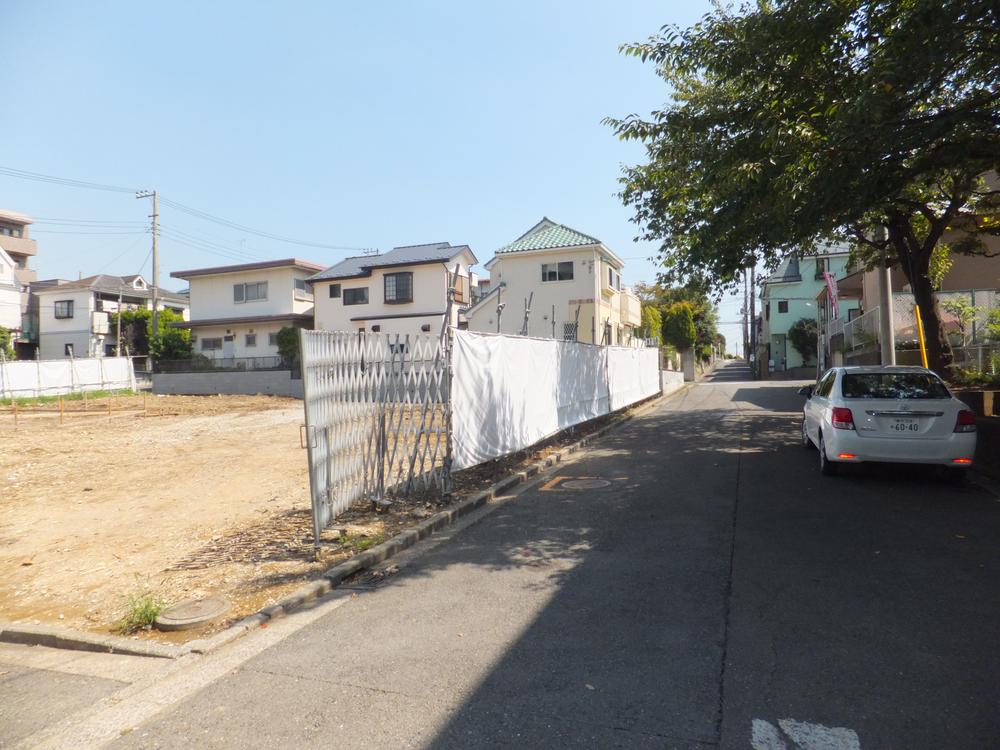 Local photos, including front road. For more details, Please contact charge.