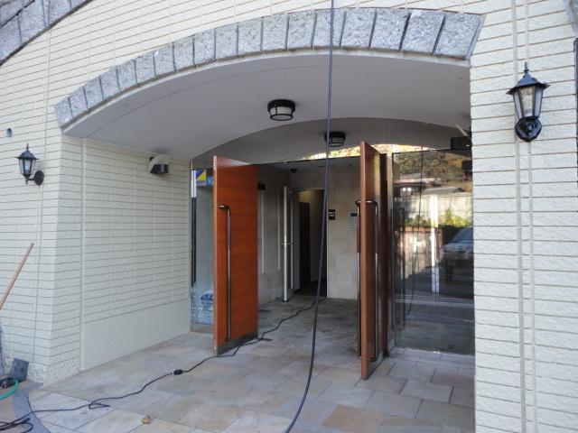 Entrance. Common areas