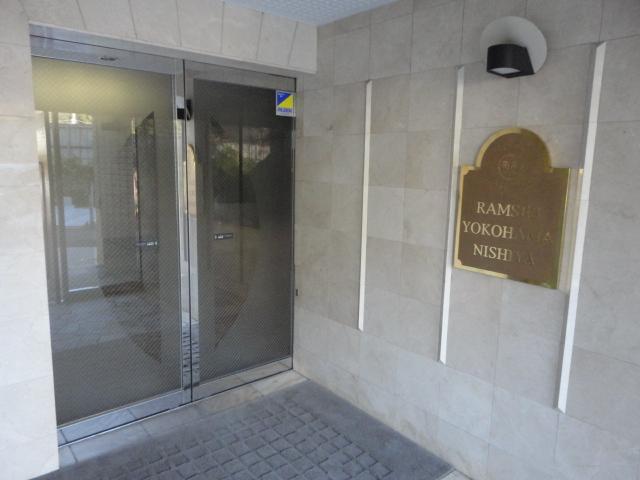 Entrance. Common areas