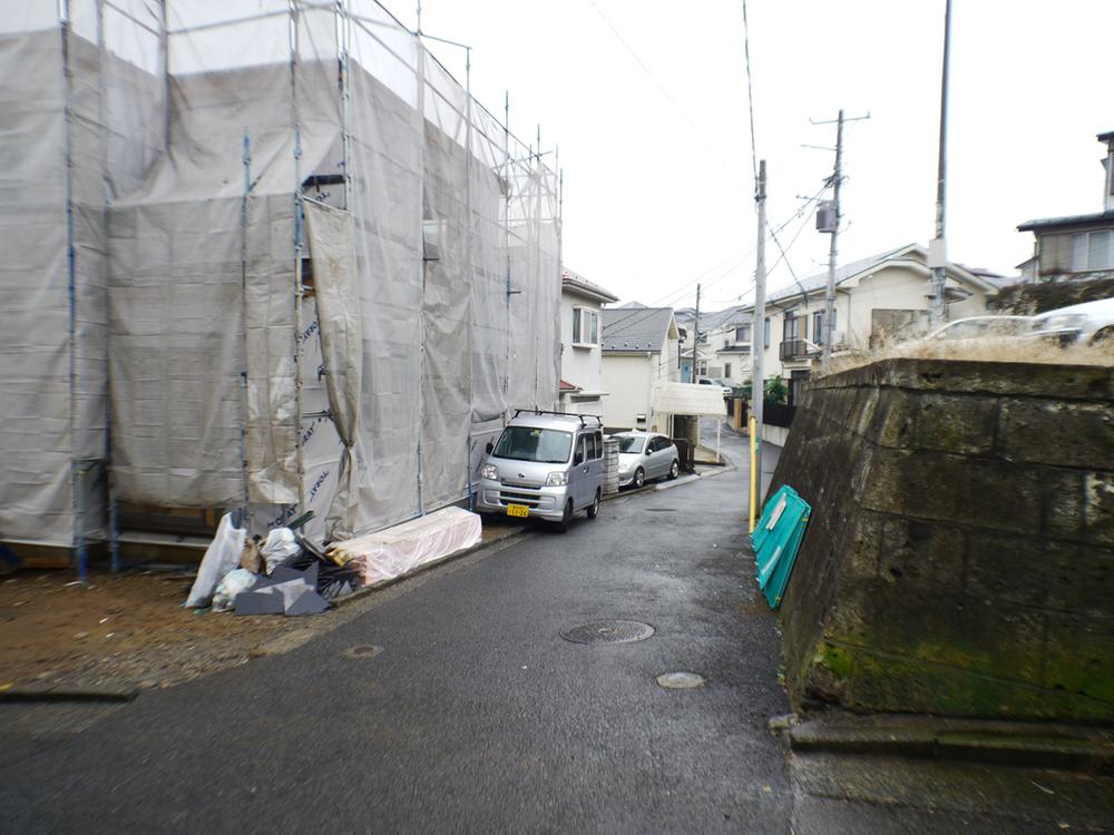 Local photos, including front road. Frontal road