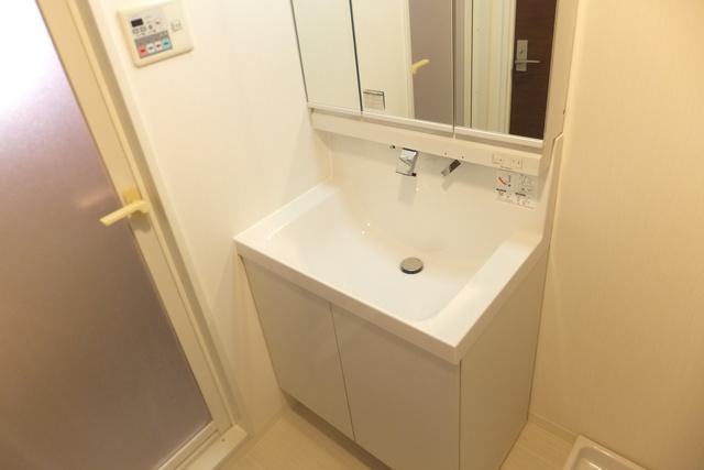 Wash basin, toilet