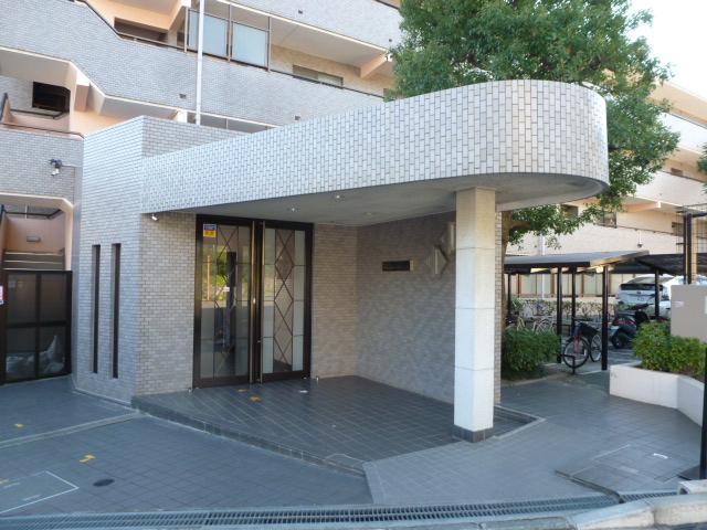 Entrance. Common areas