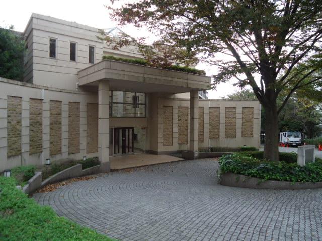 Entrance. Common areas