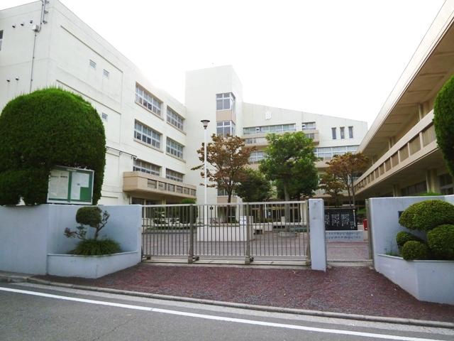 Junior high school. Nishitani 480m until junior high school 6 mins
