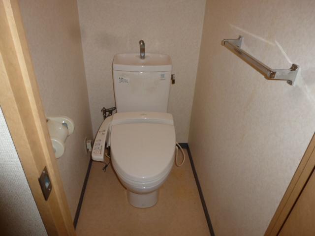 Toilet. Indoor (September 2013) Shooting