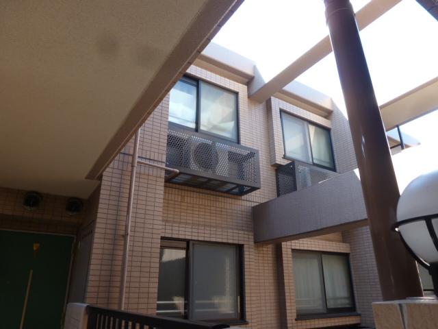 Other common areas. Looks like lighting of north 2 room can be taken