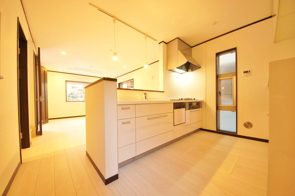 Kitchen. Indoor (12 May 2013) Shooting, It is a kitchen space that front has been opened.