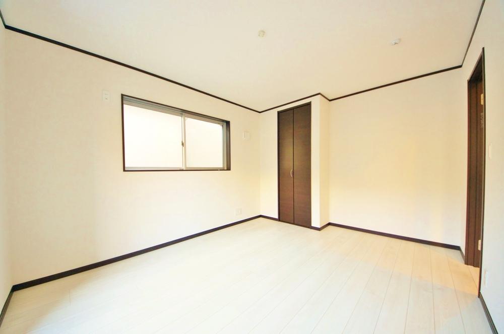 Non-living room. Indoor (12 May 2013) Shooting, Walk-in closet is equipped with the main bedroom 7.5 Pledge.