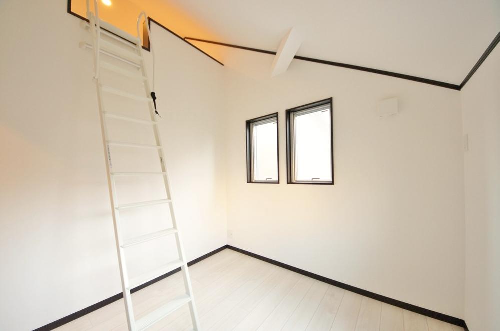 Non-living room. Indoor (12 May 2013) Shooting, Is 2 Kaiyoshitsu 4.5 Pledge of gradient ceiling.