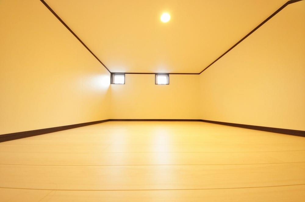 Receipt. Indoor (12 May 2013) Shooting, It is a loft space of 2 Kaiyoshitsu 4.5 Pledge of gradient ceiling.