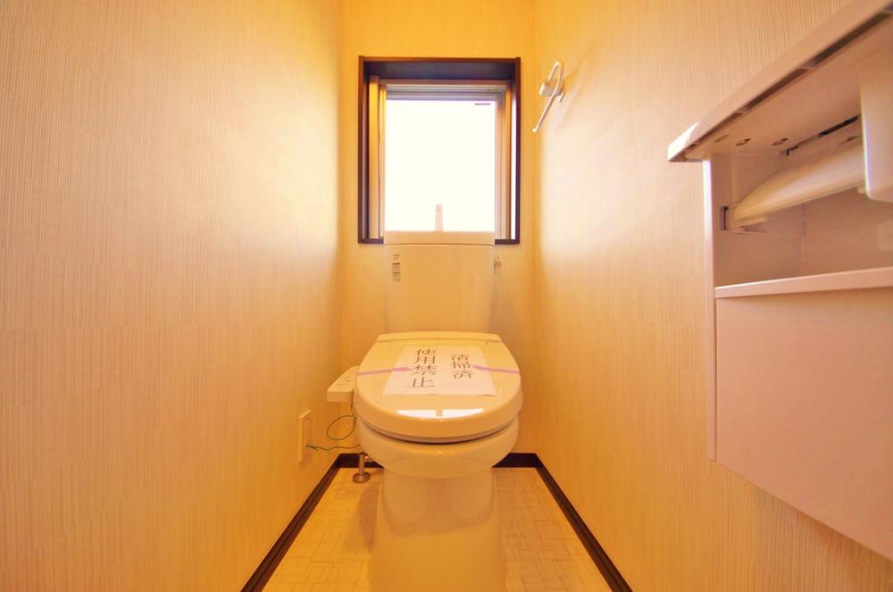 Toilet. Indoor (12 May 2013) Shooting, Toilet on the first floor, Both second floor are equipped with.