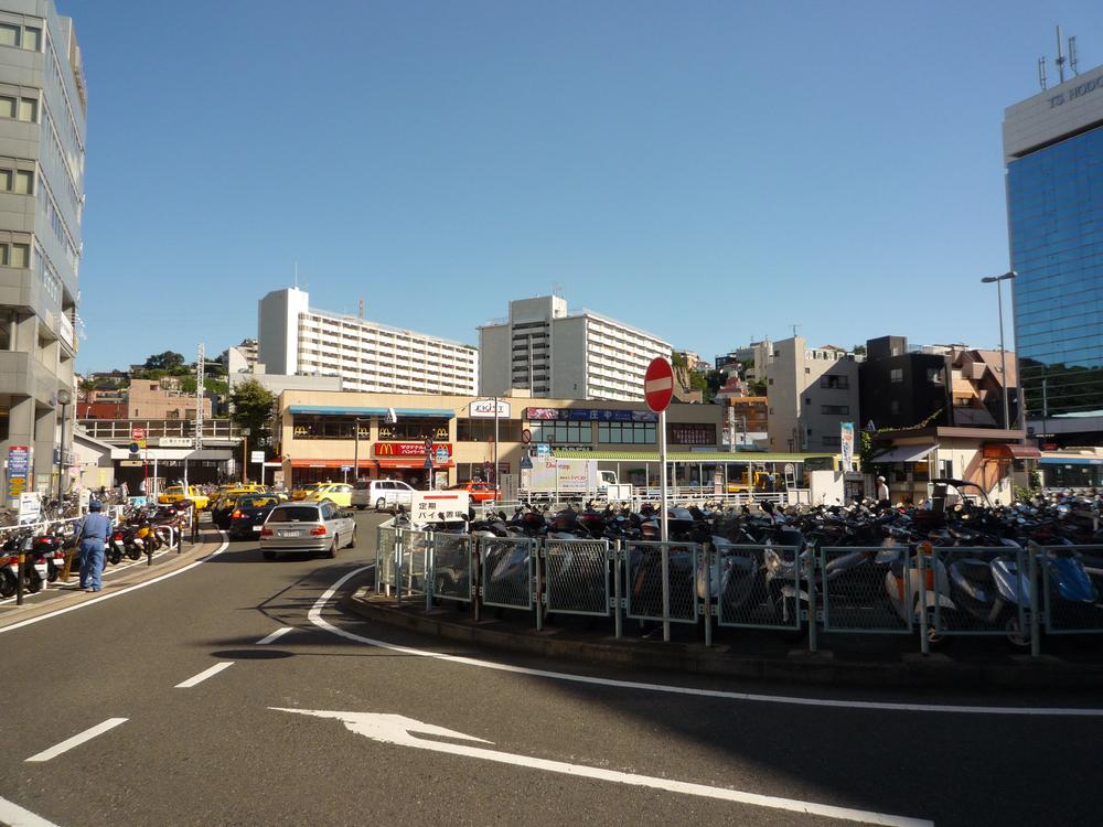 station. JR Hodogaya Station Shops are enriched, Convenient to shopping.