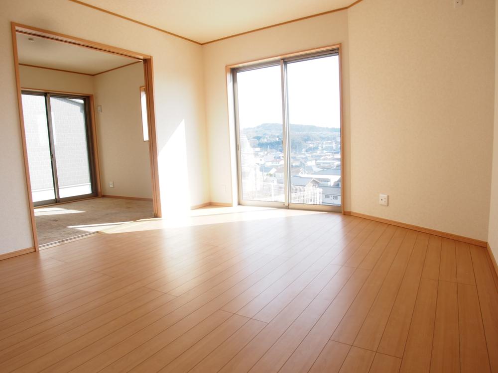 Same specifications photos (living). living Example of construction