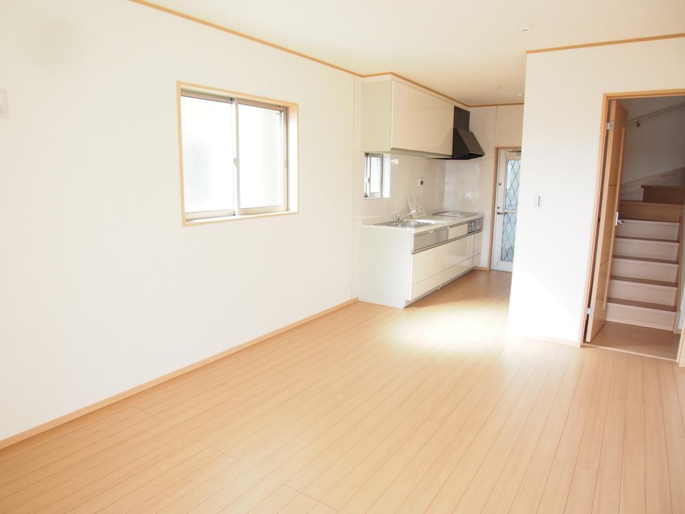 Same specifications photos (living). living Example of construction