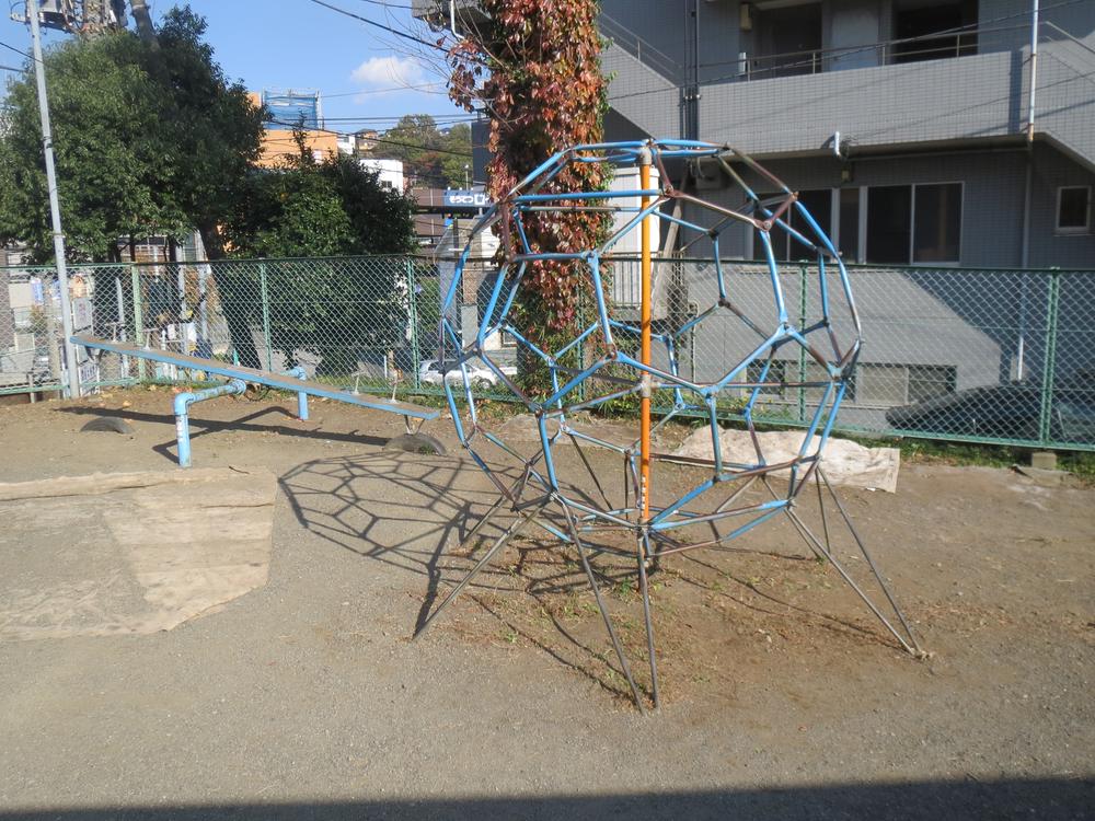 park. 10m to the park