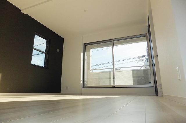 Living. Second floor living room is in contact with a large window to the inner balcony! bright ☆ Indoor (December 16, 2013) Shooting