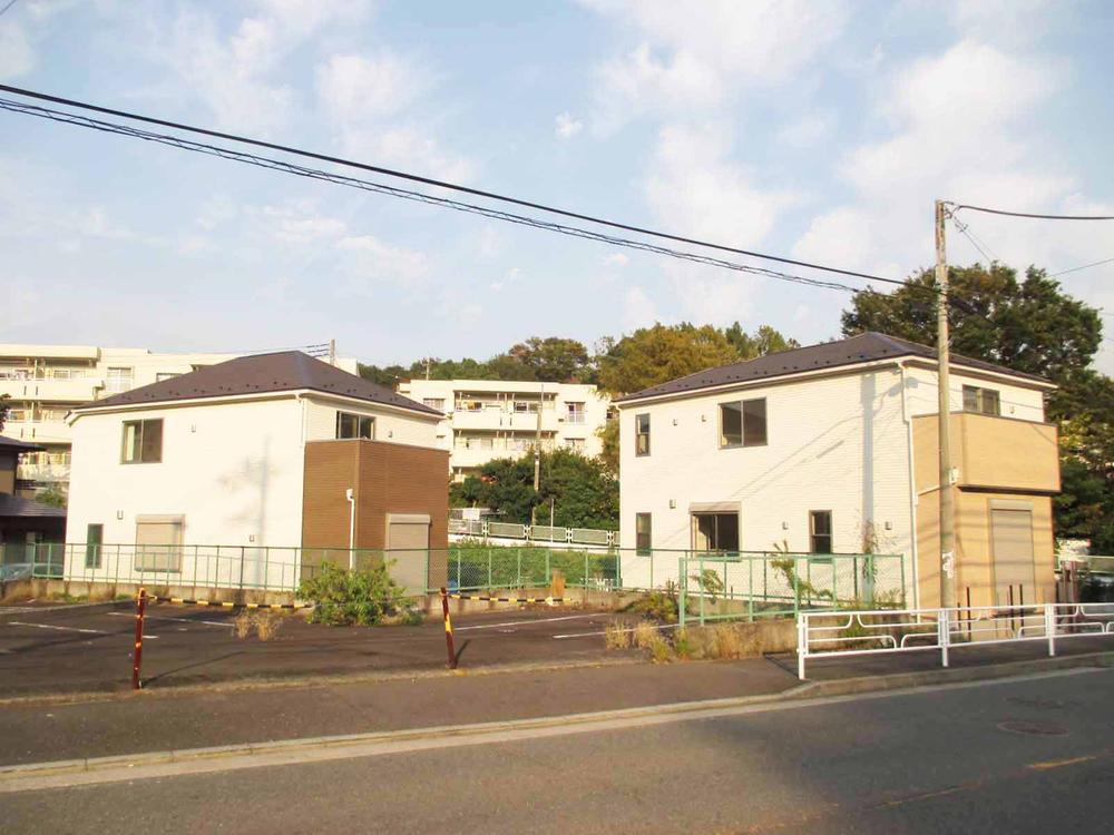 Local photos, including front road. Local (11 May 2013) Shooting