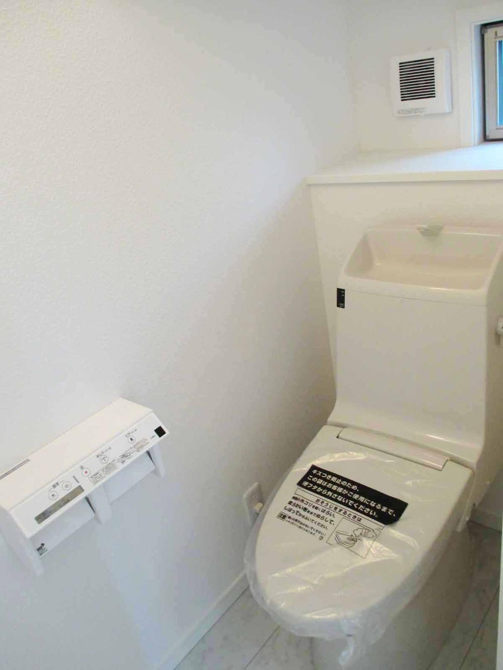 Toilet. Indoor (11 May 2013) Shooting