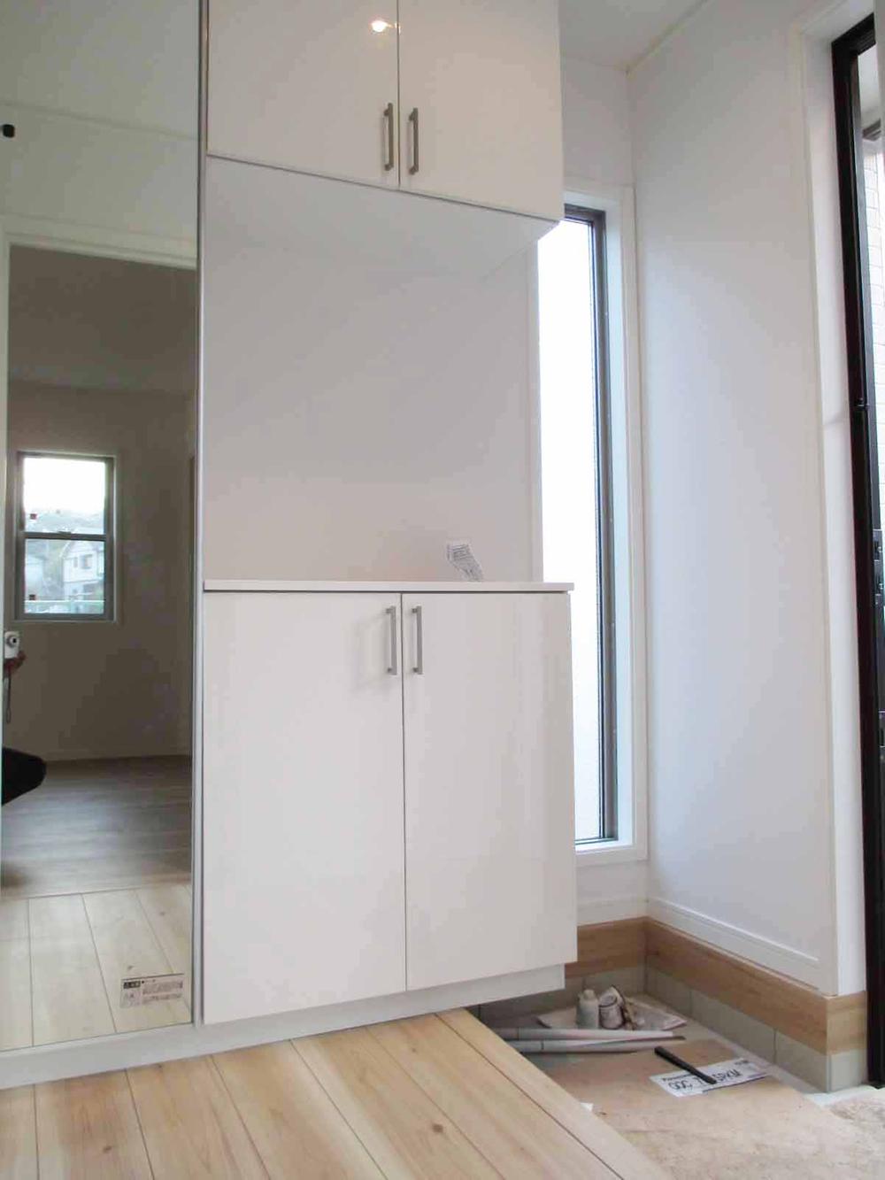 Entrance. Local (11 May 2013) Shooting