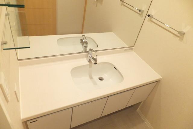 Wash basin, toilet