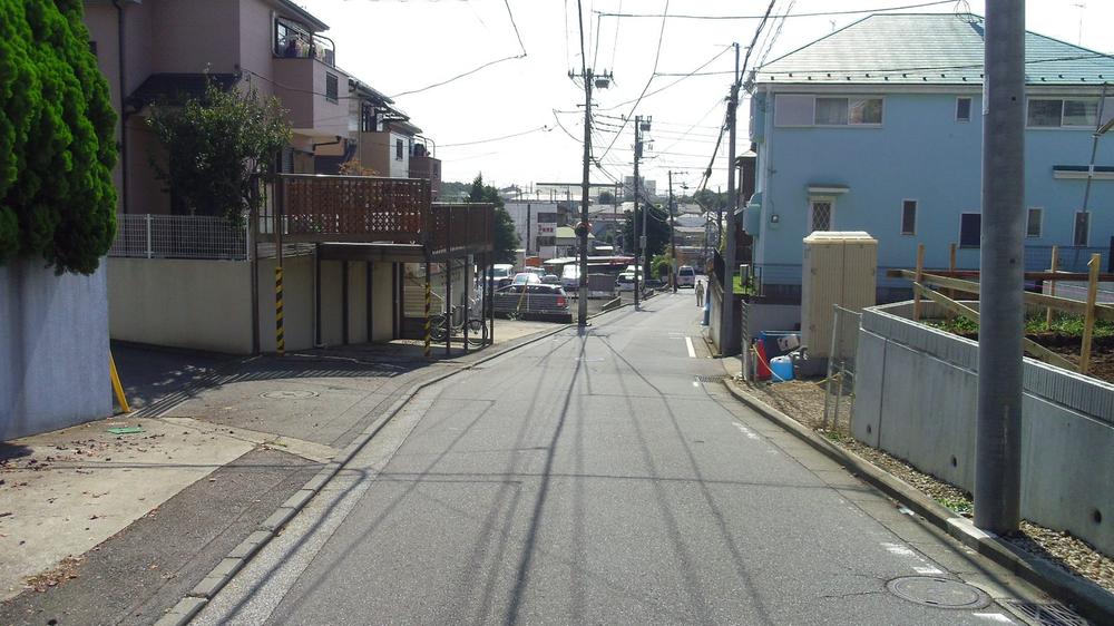 Local photos, including front road. Local (10 May 2013) Shooting. Good per sun on the road of the east 5.8m