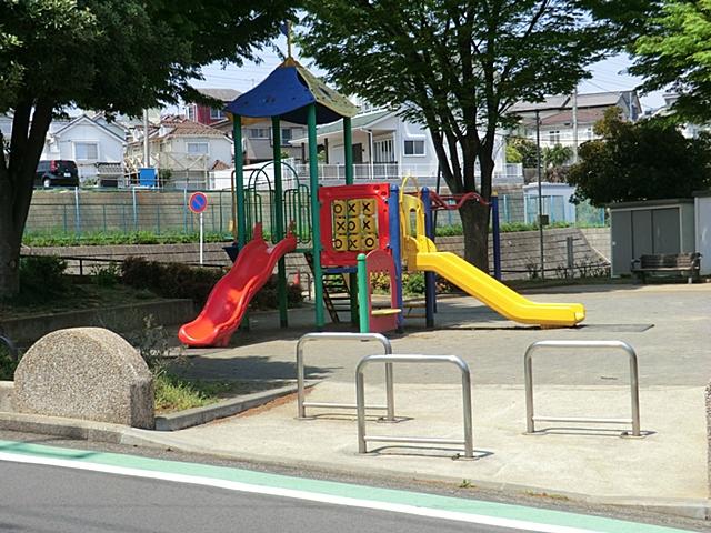 park. To play along with the 70m small children to Hazawa Inari Park is the perfect distance