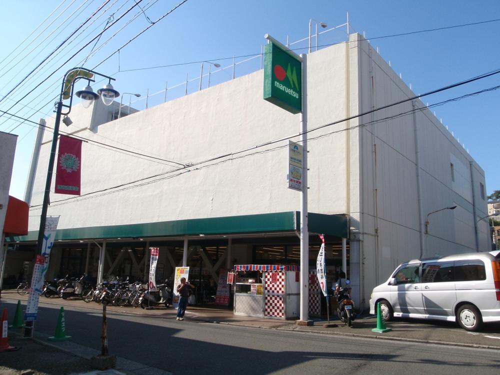 Supermarket. Is convenient Tachiyore on the way home from work because it is in 1650m Station until Maruetsu