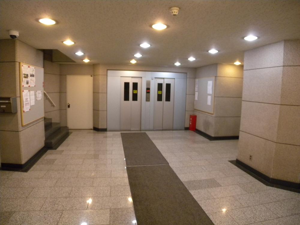 Entrance. Common areas