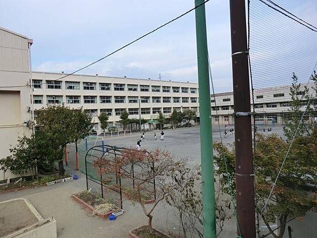 Primary school. 260m up to municipal Sakamoto Elementary School