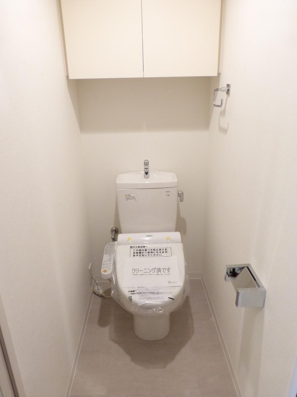 Toilet. Indoor (September 30, 2013) Shooting