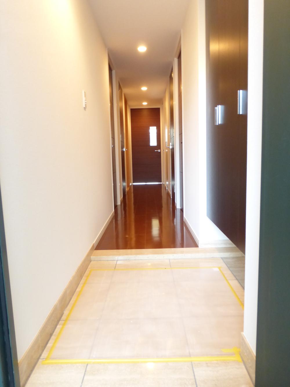 Entrance. Local (September 30, 2013) Shooting