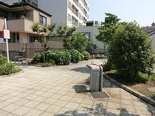 park. 300m until Kamihoshikawa Yahatadori park