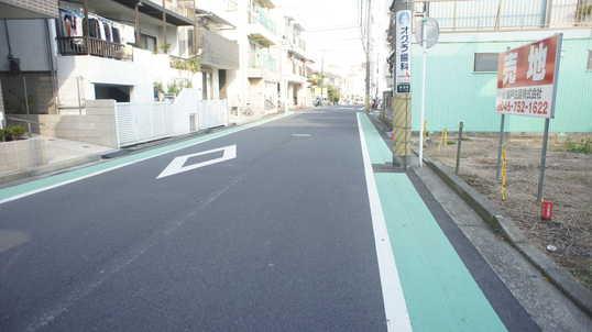 Local photos, including front road. Frontal road