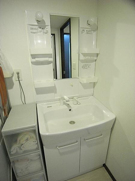 Wash basin, toilet